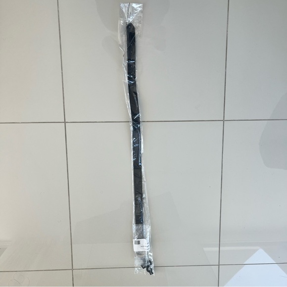 NWT Guess Brushed G Buckle Belt Size S - Picture 2 of 4